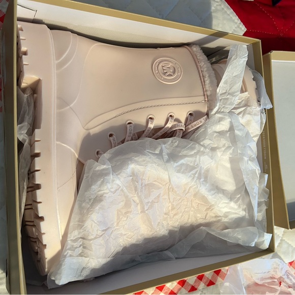Michael Kors Women's Light Pink Winter Boots - Picture 2 of 7